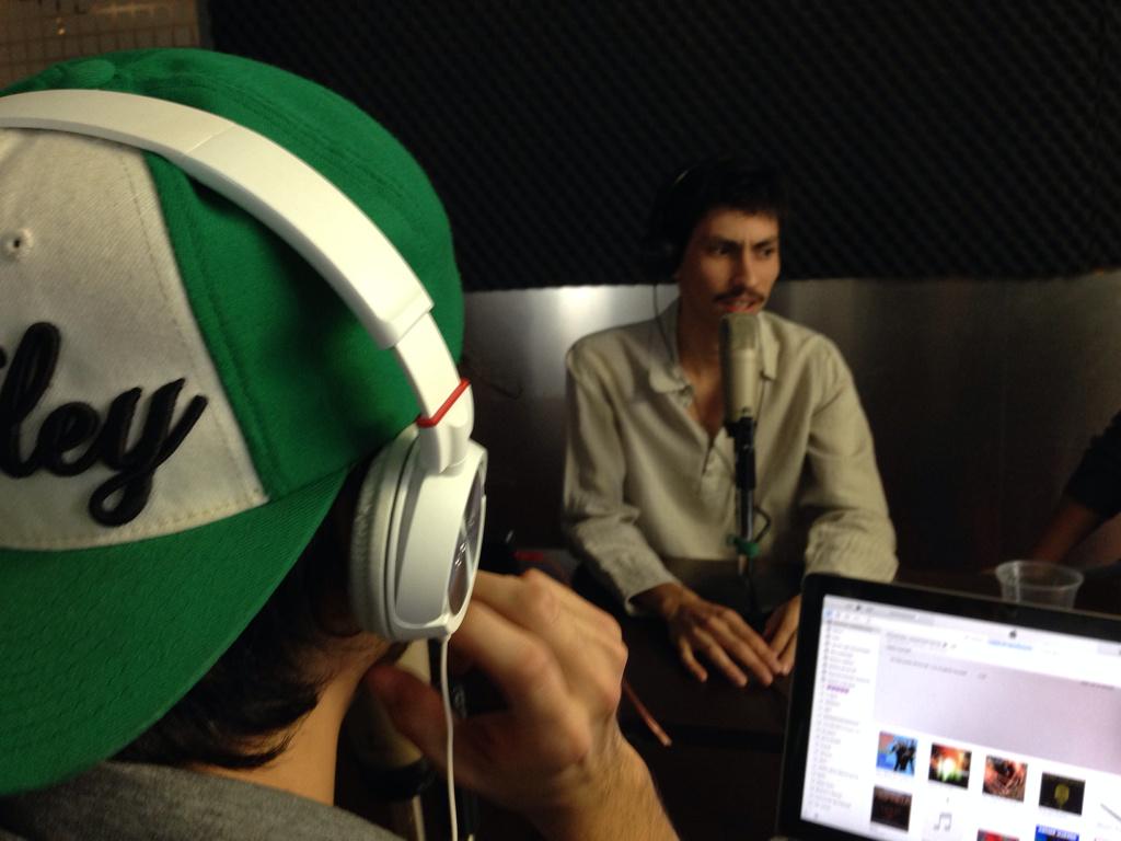 ParenElMundoMX's tweet photo. Estamos entrevistando a David Sánchez, "Turning Torso", DJ y productor http://t.co/1yUwDoKKlt http://t.co/dBFKvc4WYV