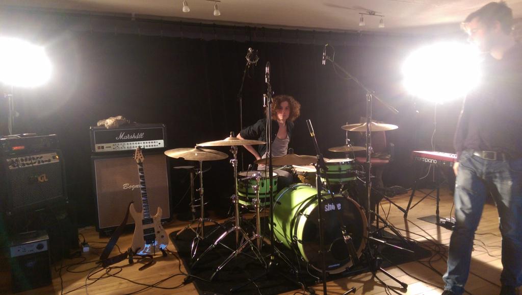 paper_motion's tweet image. It's alive! Recording demos w/ @trptk today!