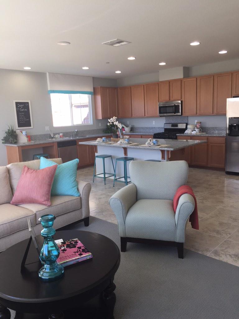 ValenciaHillsSD's tweet photo. Imagine entertaining here.  #lemongrove #plan1 http://t.co/Wvn0DQl1iO