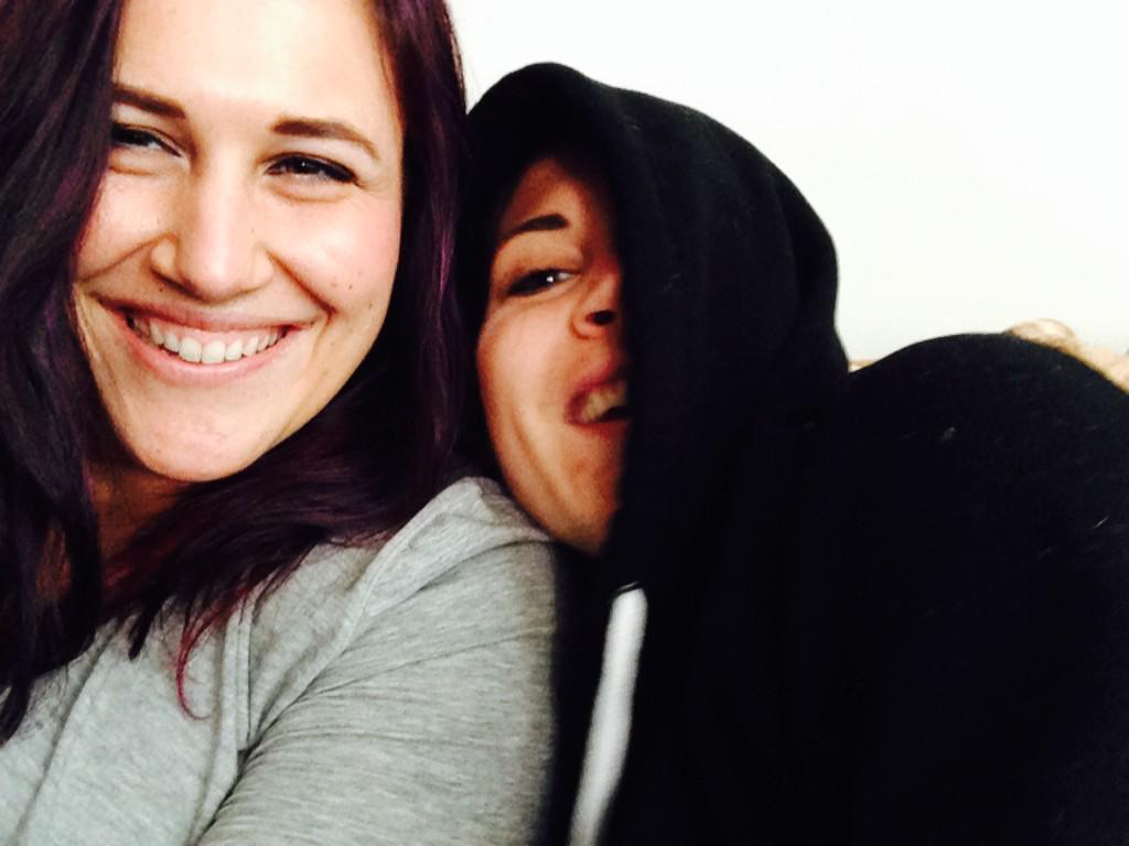 krustbabble's tweet image. “@cheenagee: weekly sister hangout @krustbabble http://t.co/W9yQt6Vg6h” just now seeing this 😁😂