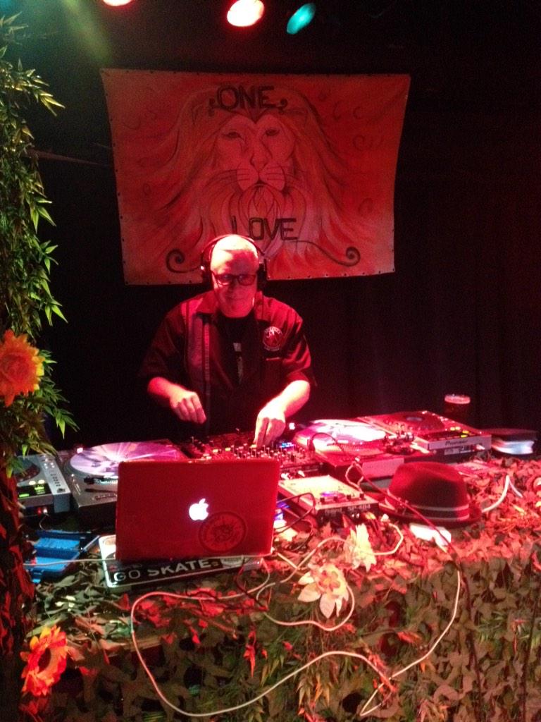 Papa A-side is just hitting the decks at broken city. Melo.nade is up next. #PapaAside #brokencity #comecorrect