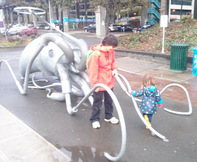 steampunkmag's tweet image. RT @DannaStaaf: Seattle squid sighting! Not sure what the discus is about. Steampunk Invertebrate Olympics?