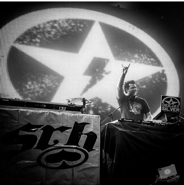 deejaysilver1's tweet photo. Gonna be a great night in Indy! Who's ready to throw a party tonight at @8secsaloon @HankFM #CountryClubIN http://t.co/26VhL4u1UA