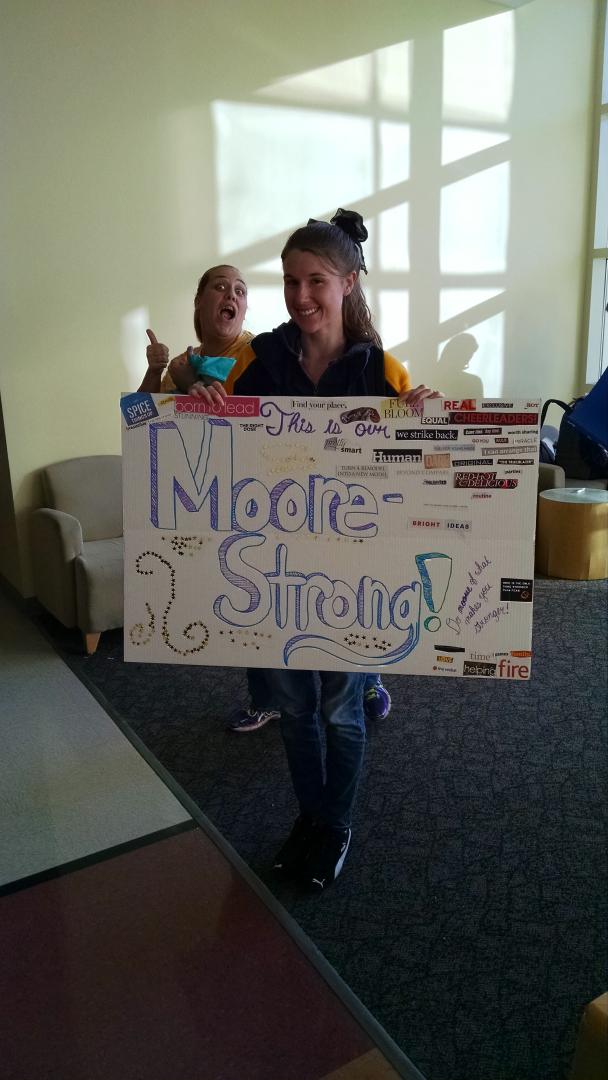 KaylaKarma13's tweet photo. Photo bomb #uncgrha #moore-strong http://t.co/EkpStF07jY