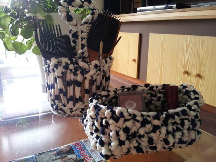 tulunatrapillo's tweet photo. Muchas cositas nuevas!! Maggieruizpons@gmail.com #crochets #trapillos http://t.co/L2rYkuBwIc
