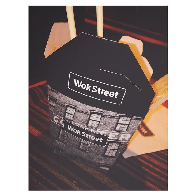 BarcelonaInsta's tweet photo. #wokstreet #hashtagonly #iphonesia #sagradafamilia #noodles by _maryav http://t.co/ONtmUVZJJz http://t.co/wB0s9K28kA