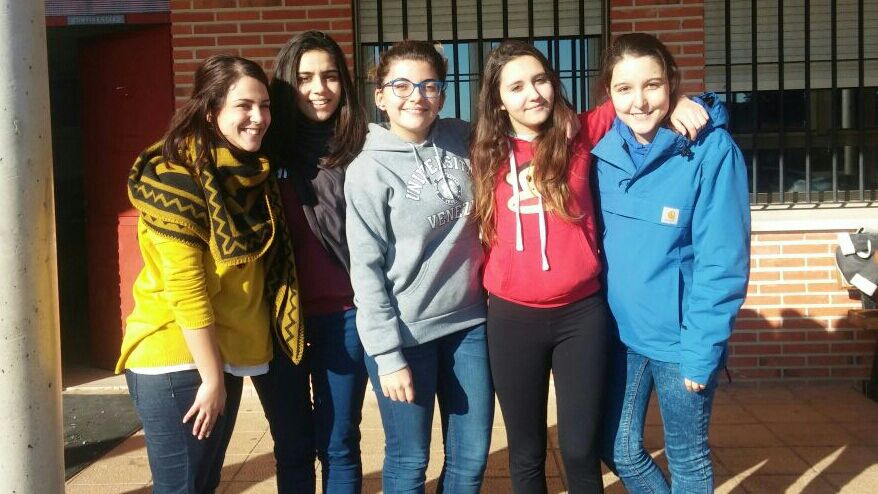Marchaccv's tweet photo. Algunas de nuestras chicas de 2 de BACH han participado este fin de semana en el encuentro vocacional. http://t.co/heuSu8RN6H