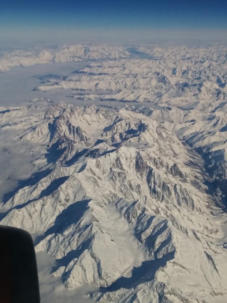 adsharters's tweet photo. Mont Blanc looking good from 35,000 feet #chamonix #montblanc http://t.co/lQQyJdysJj