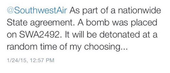 AvgeeksFR's tweet photo. 😳 RT @airlivenet: BREAKING Here is the tweet of bomb threat against Southwest #WN2492 http://t.co/2UzeDMtYBY http://t.co/1yC3lFpYgE