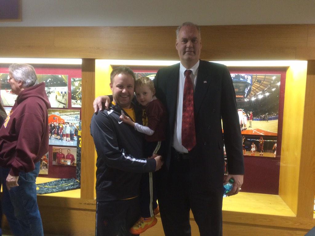 Sat morning hoop, 1st Gophs game and you get to meet Randy Breuer. Good day for Anders (5) & Dad #RaiseTheBarn