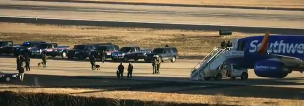 airlivenet's tweet photo. UPDATE Bomb threat Atlanta: Dogs are ready to enter Southwest #WN2492: Live: http://t.co/hURQXAKm7j http://t.co/o0m6z1cUJg