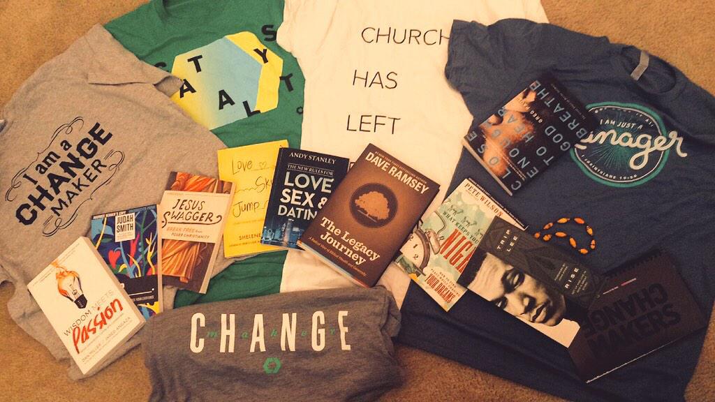 thebradellerbe's tweet image. My goodies from #CatalystDallas ❤ #ilovetoread @JarridWilson @judahsmith
