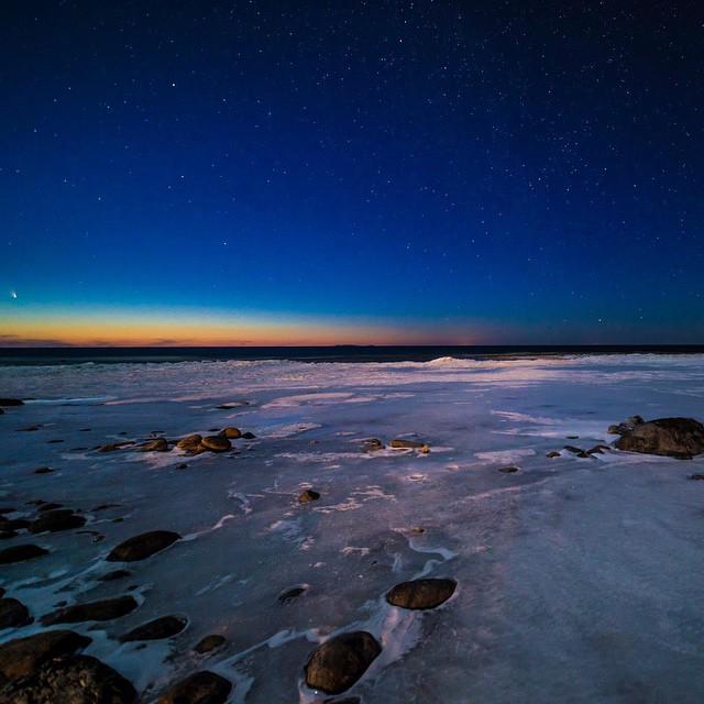PureMichigan's tweet photo. The gorgeous night sky over #LakeMichigan captured by Instagram user (at)guystrongphoto #PureMichigan #nofilter http://t.co/3Kwjau5JTK
