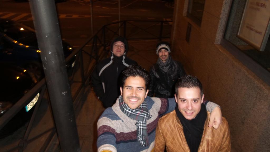 de cervezas estas mujeres tanto peinarse  .Si son 5 min . Ja ja y ja  @mamencoco @JenniferJgf <a href="/osloar17/">Ó. Lóp Ari</a>  @gonsaez91