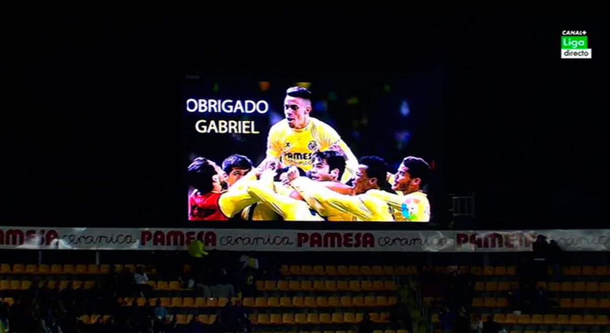 MPlusDeportes's tweet photo. El Madrigal rindió un merecido homenaje a un emocionado Gabriel Paulista, que se marchará al Arsenal. http://t.co/2321PknuCk
