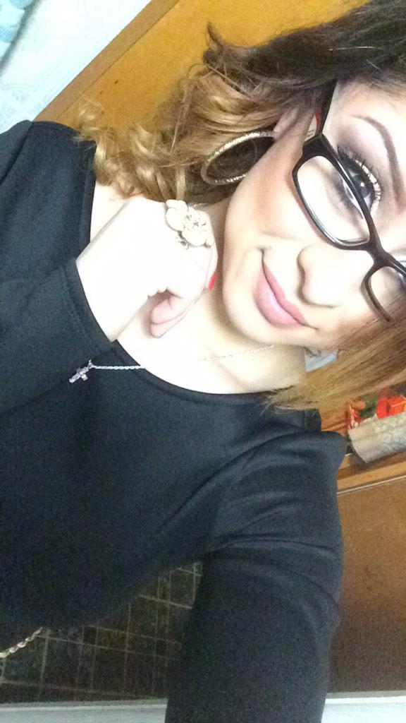 HelloKittyEve91's tweet photo. #SelfiesForDays #SimplyMe #Fancy #Classy #EyesBrowsOnFleek #Besos #GetOnLevel #GrownWomanLooks❤️❤️❤️ http://t.co/GSZsbM1euD