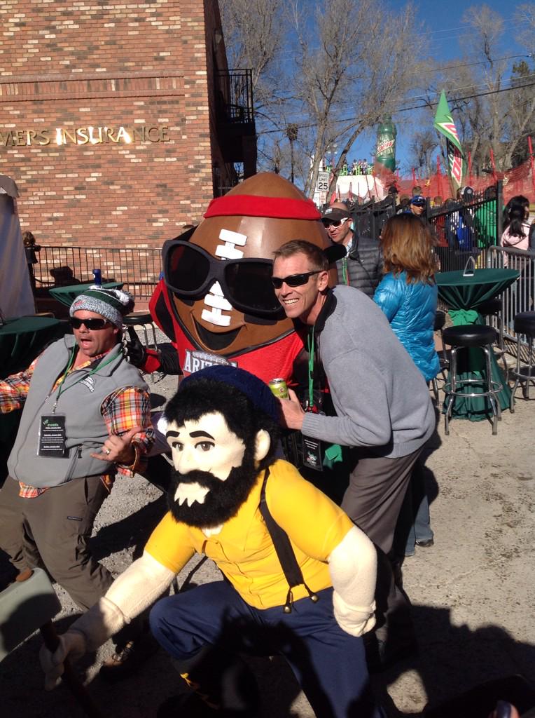 SPIKE from <a href="/AZSuperBowl/">AZSuperBowl</a> is here at Dew Downtown chilling Louie the Lumberjack.#SB49 #SBCentral <a href="/Verizon/">Verizon</a> #NAUStrong