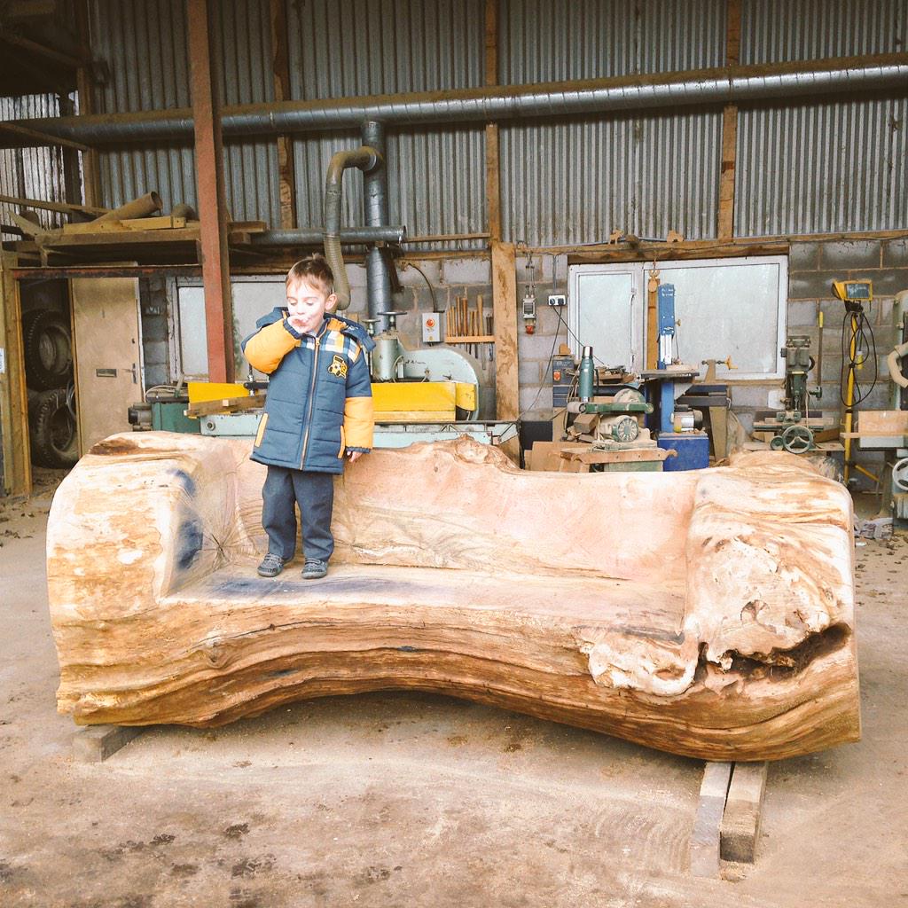 Cinderscc's tweet photo. @thesawmill an amazing bench is being created #lovewood #welshwoodcraft #LivingTheDream #awesome http://t.co/KSGSfRdwql