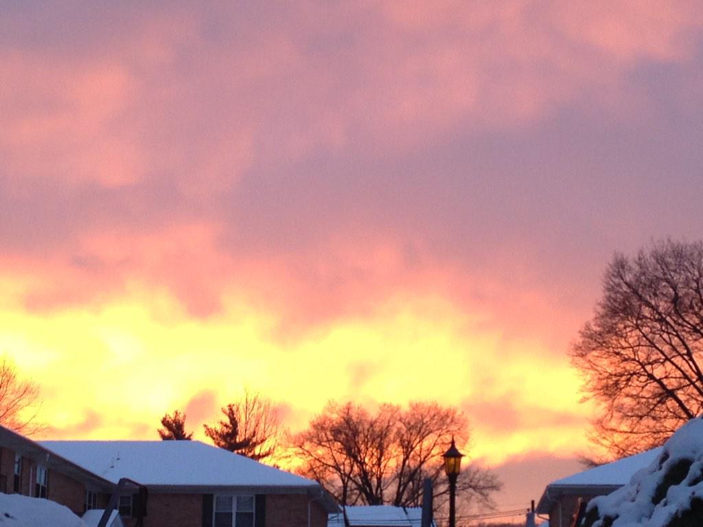 denisemw5's tweet photo. @JeffSmithABC7 @weatherchannel @News12NJ Fiery Sunset tonight in North Jersey!! #WintersMagic #BeautifulColors http://t.co/O1xyUEM0qK