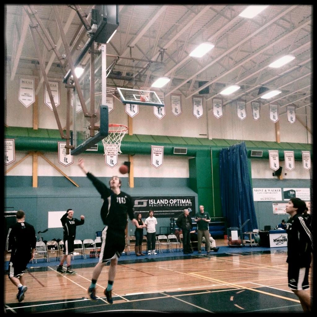 VIUAnnouncer's tweet photo. Ready to go are @CBillett3 and the boys #viunation #viumariners #basketball #Nanaimo http://t.co/FkQADWrnVR