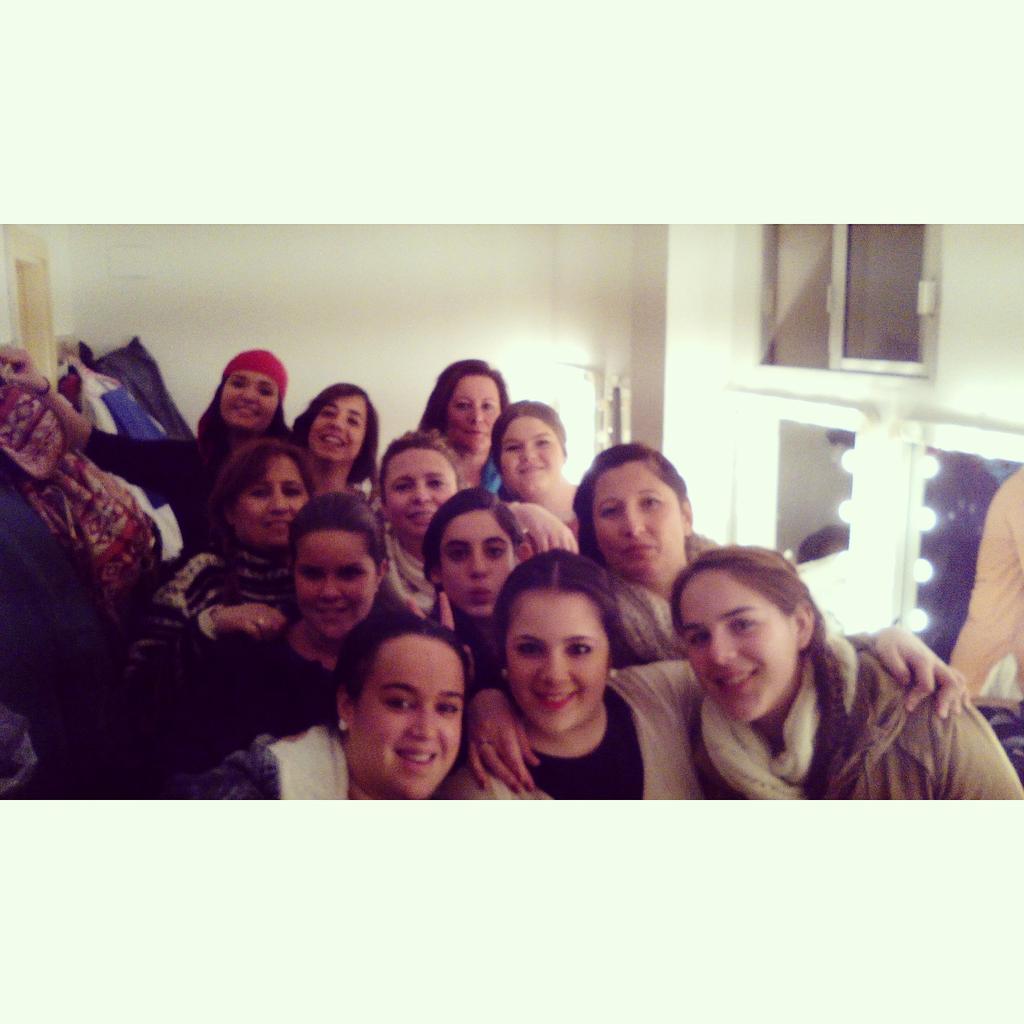 comparsafe13's tweet photo. Compartir momentos con ellos,momentos que emocionan.Hoy hemos disfrutados como enanos en las tablas del Gran Teatro. http://t.co/HInVSfDj6t