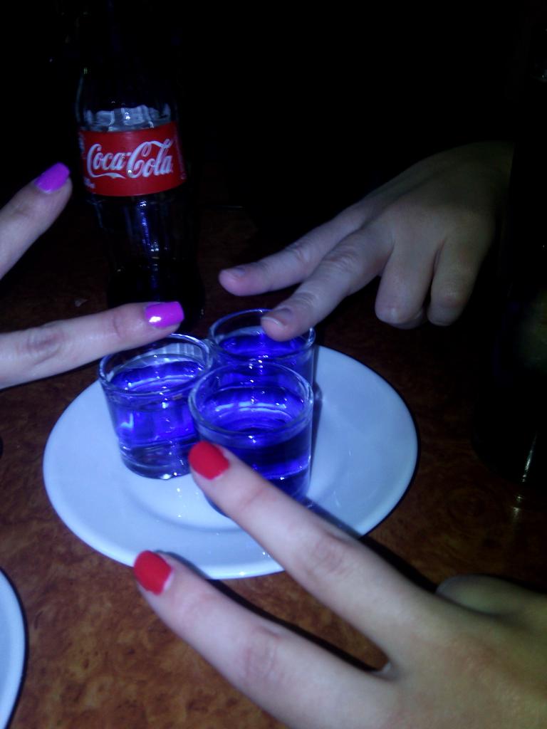 lorena12193's tweet photo. Pues ahí vamos!! @nuria_abril @Leticia2593 :) http://t.co/hXBja7FVyO