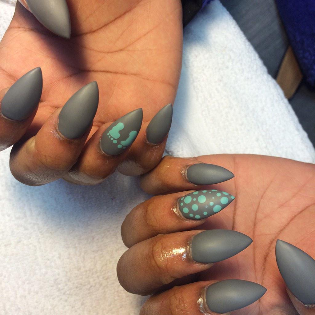 LuxuryMind_'s tweet photo. Baby feet #GreyMatte http://t.co/PmtJJNKbEw