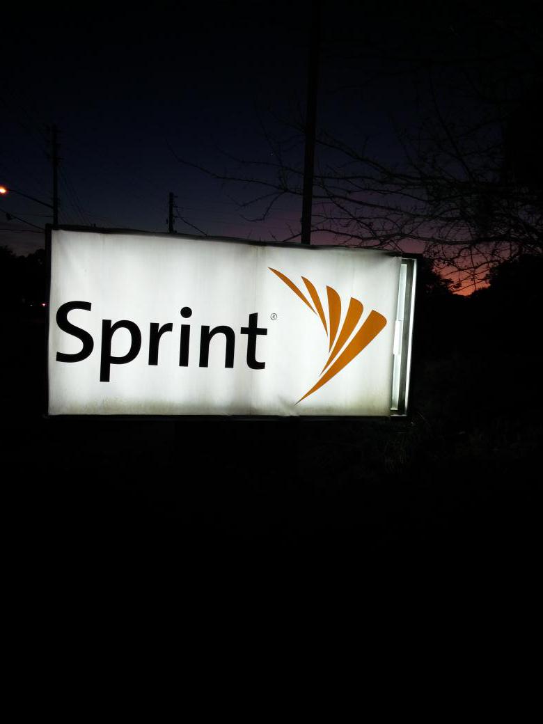6Gun5star's tweet photo. It might be night time but its still time to cut that bill in half @thenny11 @kgbond0007 #SprintSE http://t.co/uODEYXfqzT