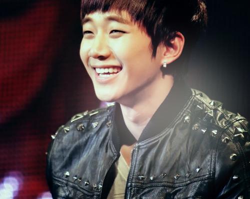 kpopinarab's tweet image. من ( هو او هي) افضل ايدول لديه عيون مبتسمة اذا كان :
 junho – 2pm قوموا بريتويت لهذه التغريدة