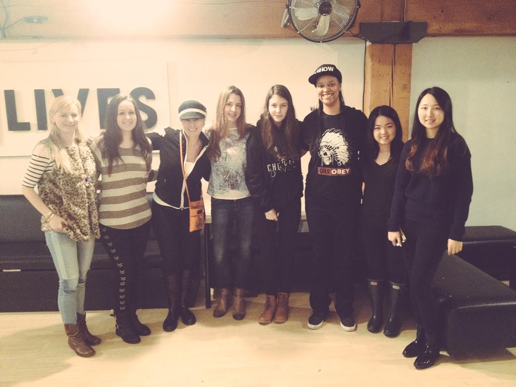 DJ_Oshoa's tweet image. First time I&apos;ve ever taught an all lady intro group @schoolofremix today! FUN!!#learntomix #serato #traktor #ableton