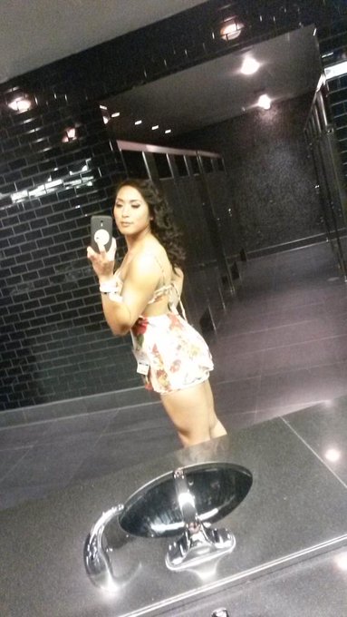 Vanity thy name is how the fuck do you pee in a romper. http://t.co/SFLyW0LgAm<a href="/tag/live"class="tags"><span>#live</span></a>