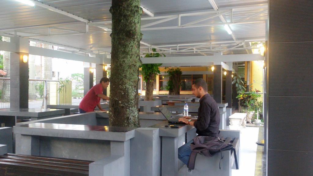 #GazeboWifi_febunmer Asri, Nyaman, Full Wifi...asyiiik buat kerjakan tugas, ngenet atau kongkow...pagi pe malem..