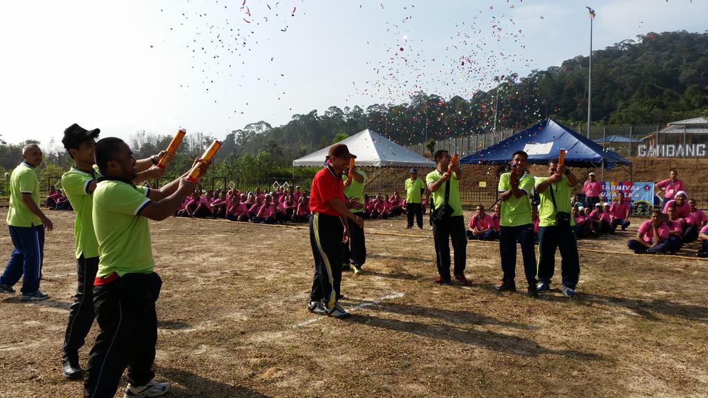 CCRCGambang's tweet photo. MINI KARNIVAL SUKANEKA PUSPEN GAMBANG PADA 21.01.2015
@KPAADK @azmimus68 @CCRCGambang 
#puspengambang http://t.co/fwbuMmYrfT