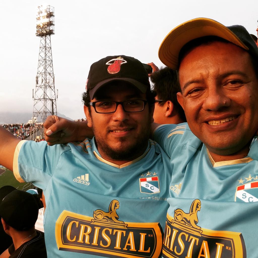 kmlo2009's tweet photo. Presentación del campeón peruano Sporting Cristal 2015. Nuevos retos y la misma ilusión http://t.co/sDKRHxipdj