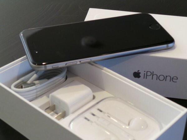 Imfrayze's tweet photo. Iphone 6 and iPhone 6+ for sale $300.00 and $480.00 brand new unlocked 128gb will take half now/half later dm me 🚨🚨🚨🚨 http://t.co/QbOigYadLq