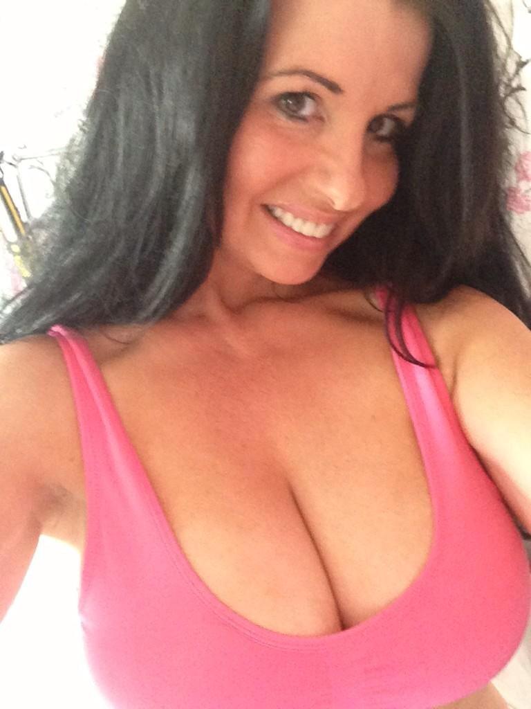 CougarsX69's tweet photo. #SEXYSUNDAY STUNNING SUPERMILF @FANNYFOXUK @FANNYFOXFAN #RETWEET http://t.co/5MU3VFhF6P