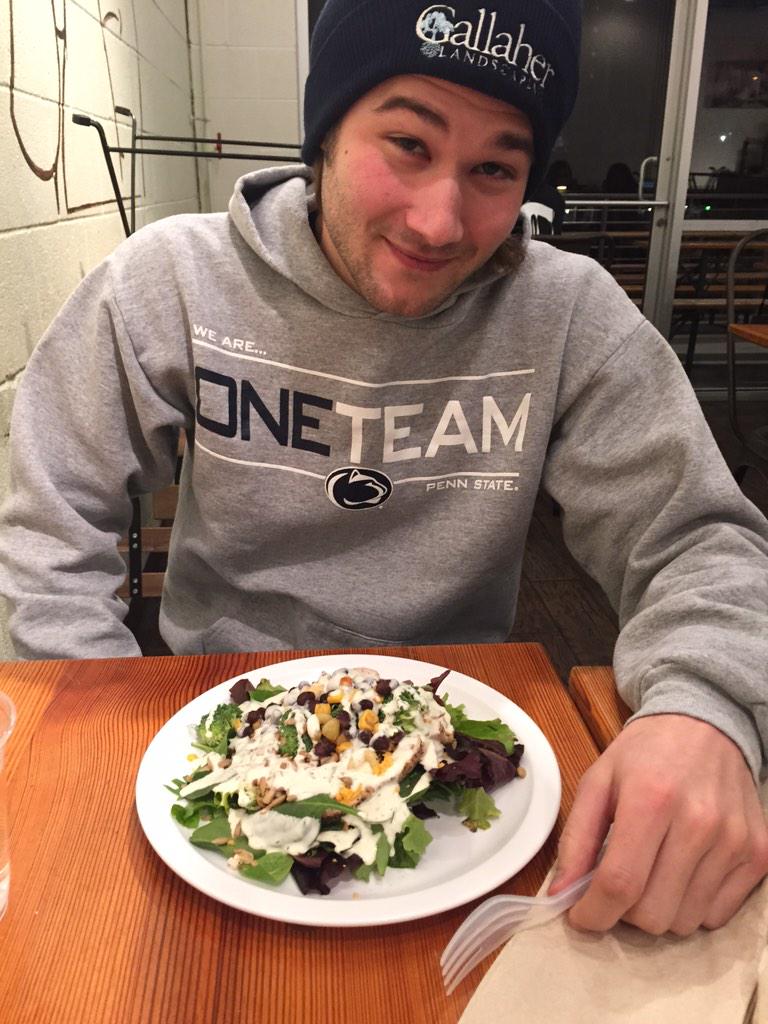 JohnnyCloherty's tweet photo. @AnneDGallaher Am I dreaming? Is this real? Do you see what he's eating?! http://t.co/6QZdbNYtlO