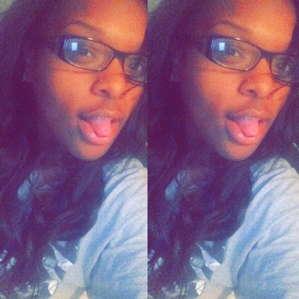 nia_booo's tweet photo. #favface http://t.co/emLABgItyu