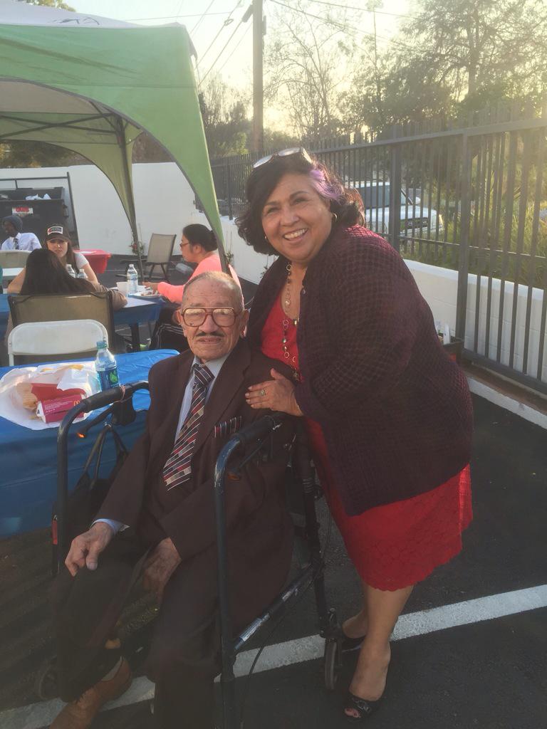 MolinaForCD14's tweet photo. One of my amazing Molinistas-he enjoyed sharing with us that he is 59 years old-REVERSED! #molinistas #elsereno http://t.co/MEaEEaRhqy