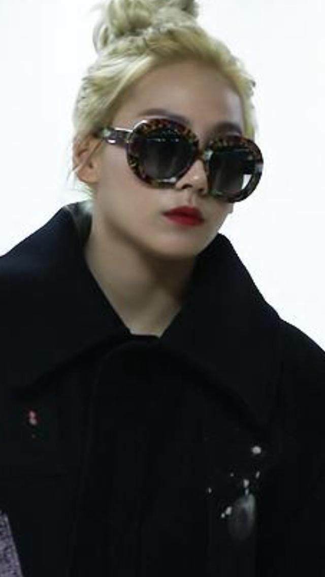 bjthuhuong's tweet photo. People don't like her! Okay, I just love that is @chaelinCL #cl #chealinCL #leechaerin #2NE1 #yg http://t.co/33EBWawrIc