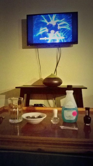 My personal manicure station complete with wine, chocolate, and of course The X-Files http://t.co/hS<a href="/tag/mvsales"class="tags"><span>#mvsales</span></a>