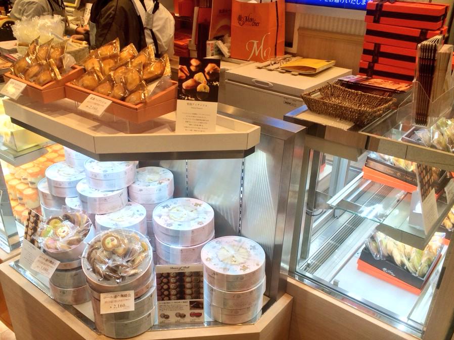 パティスリー モンシェール 催事ご案内 Jr西船橋駅改札内では 堂島ロール や生ケーキのほか焼菓子も 一番人気 ロールたちの 舞踏会 は堂島ロールに見立てた可愛らしいクッキー ギフトにも好適です ﾟーﾟ Dojima Moncher 船橋 Http T Co