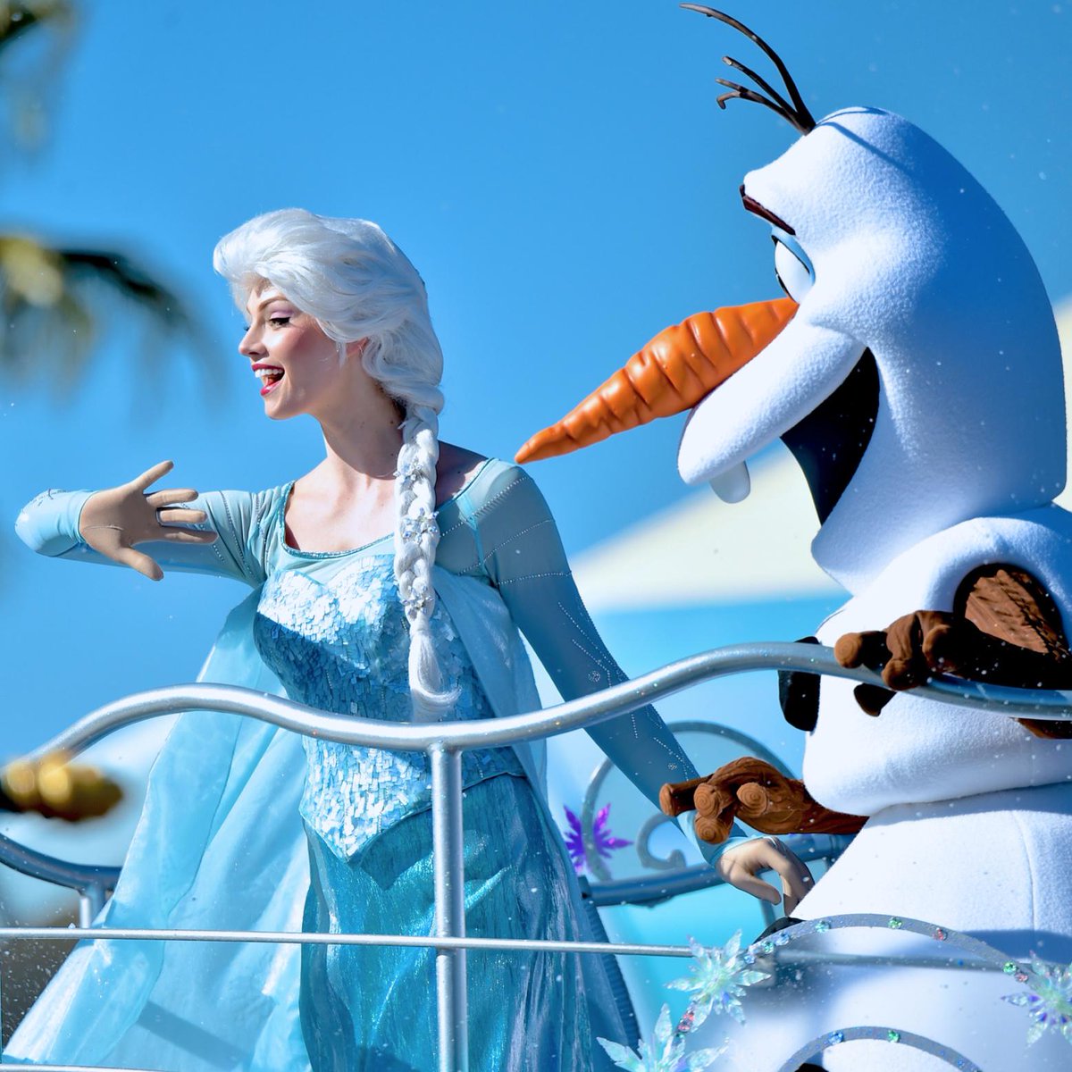 Mezzomikiのディズニーブログ 冬服ではないエルサもきれいです Http T Co Xzkagfij40 Http T Co 8ihxtprbcr