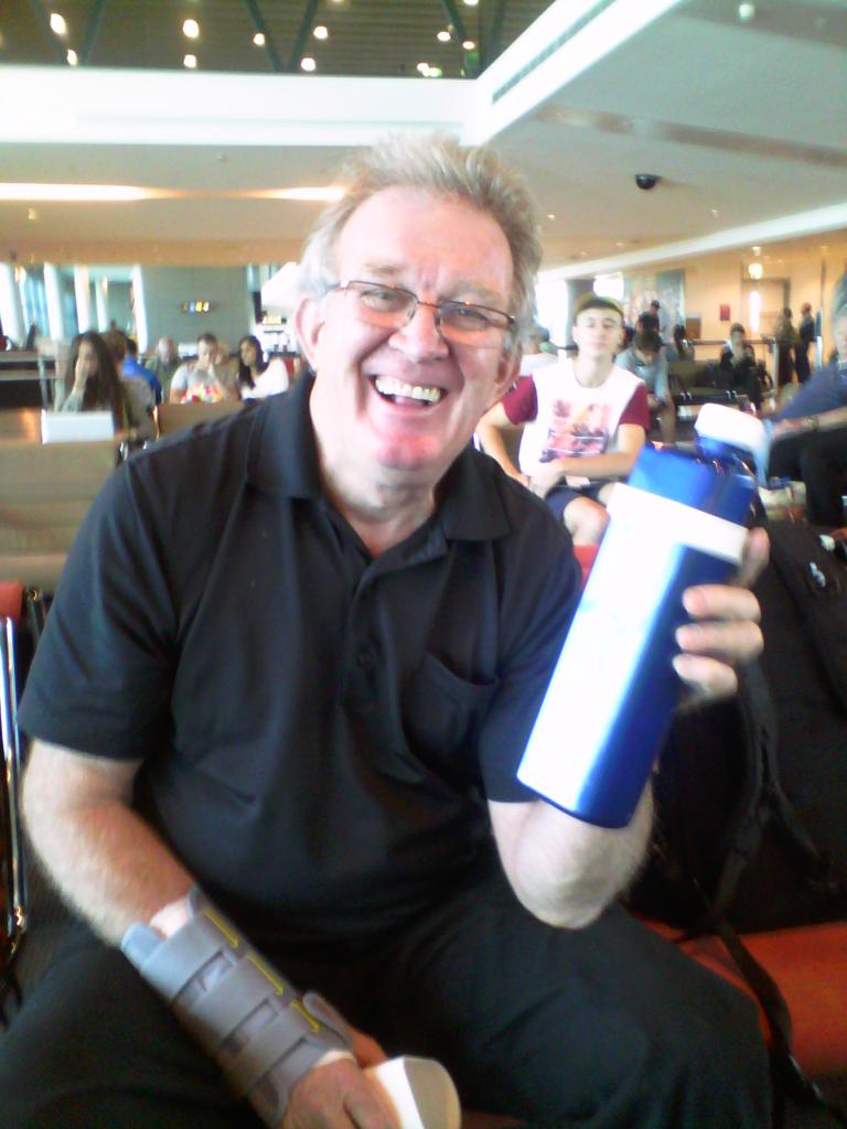 mcnomads's tweet photo. Testing something to beat jetlag. 1Above promises to keep us hydrated and alert. #jetlag #1Above http://t.co/4a1cKAbHcj