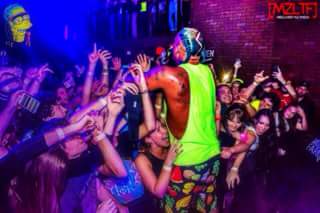 CalebShipley28's tweet photo. @JODYHiGHROLLER came thru Charleston in the candy bobsled last night #NEONiCON #RiFFRAFF #NEONPYTHON http://t.co/gCV0QtLFcD