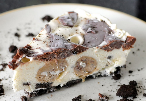 LindsayVarty's tweet photo. “@YourFoodPorn: Cookie Dough Ice Cream Pie http://t.co/0innIhQ4NR” yep