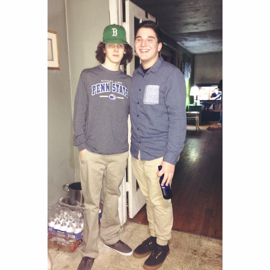 nickloffredoo's tweet photo. 13 out of 17 years of best friendship #happybirthdaycheech http://t.co/1jgDNwxHIF