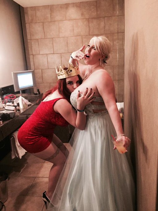 Whoo!! @alliegirlygirl snuggling the boobies :3 http://t.co/BgHwuKuyPQ<a class="tags" href="/tag/alliegirlygirl">@alliegirlygirl</a><a href="/tag/mvsales"class="tags"><span>#mvsales</span></a>