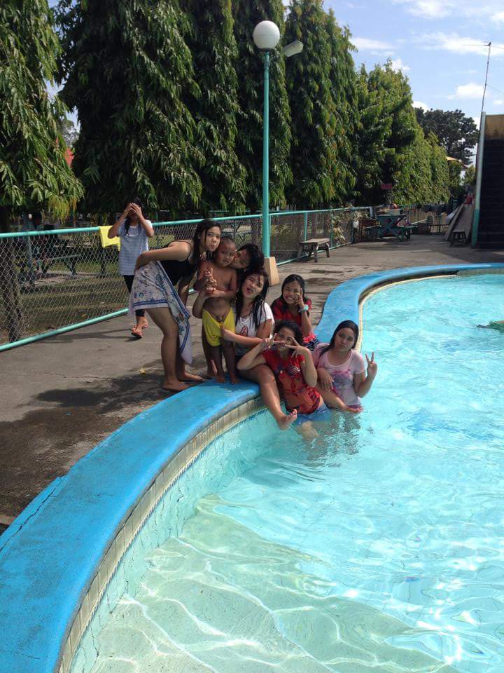 jhoiatien's tweet photo. With our swimming pool http://t.co/on7k8plHRq