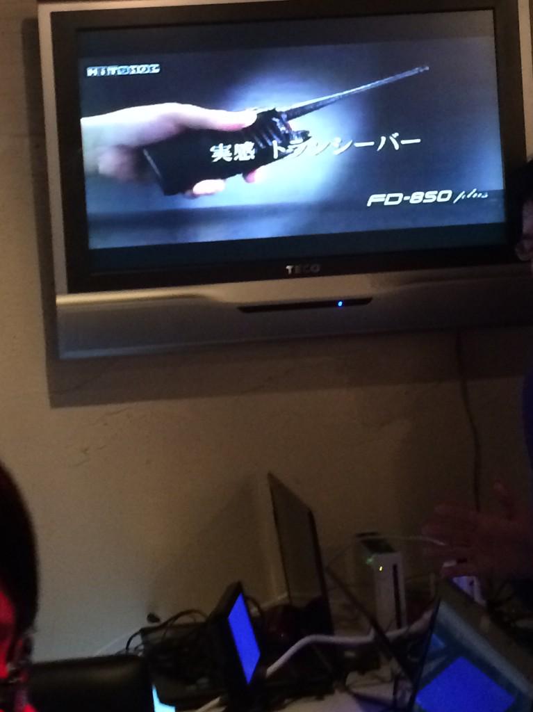 km1n_st3's tweet photo. ドラゲナイかかってVJがトランシーバーのCMで大草原や #CDF5 http://t.co/LmgKeV846s